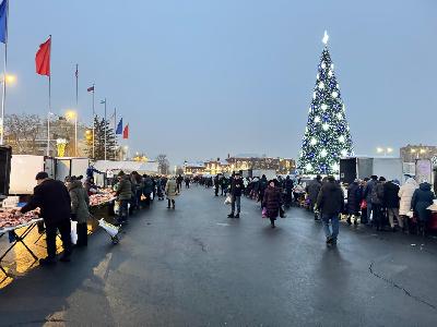 Сегодня проходит традиционная ярмарка выходного дня