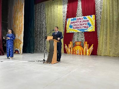 Заместитель Председателя Правительства области – министр сельского хозяйства области Роман Ковальский поздравил аграриев Калининского района