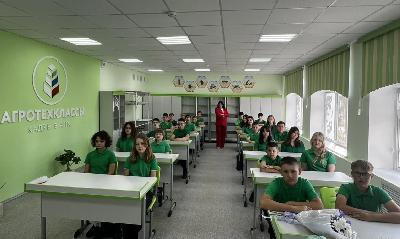 Сегодня – День учителя