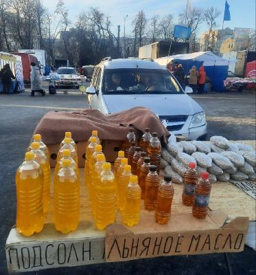 Сегодня на Театральной площади проводится первая зимняя ярмарка выходного дня 