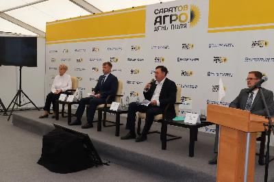 На «Саратов-Агро. День поля. 2026» Россельхозбанк и фонд «Защитники Отечества» договорились о сотрудничестве по поддержке ветеранов СВО