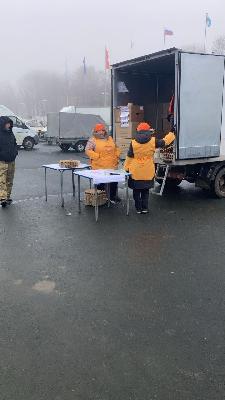 Сегодня на Театральной площади проводится традиционная ярмарка выходного дня 
